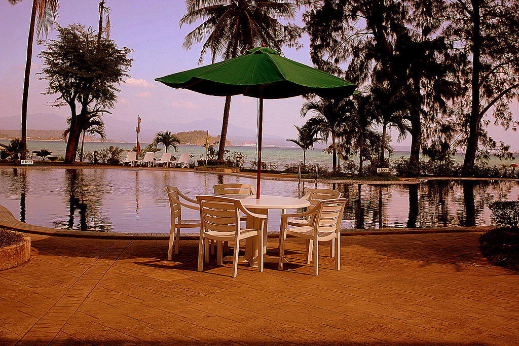 Club Morocco Resort And Country Club Subic Exterior photo