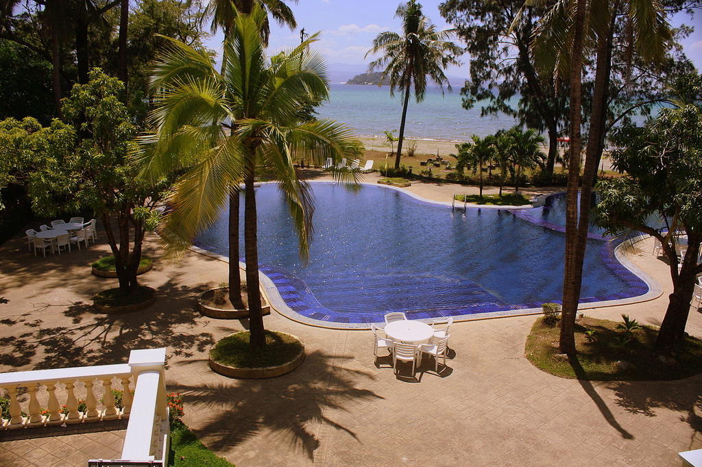 Club Morocco Resort And Country Club Subic Exterior photo