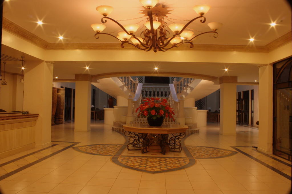 Club Morocco Resort And Country Club Subic Exterior photo