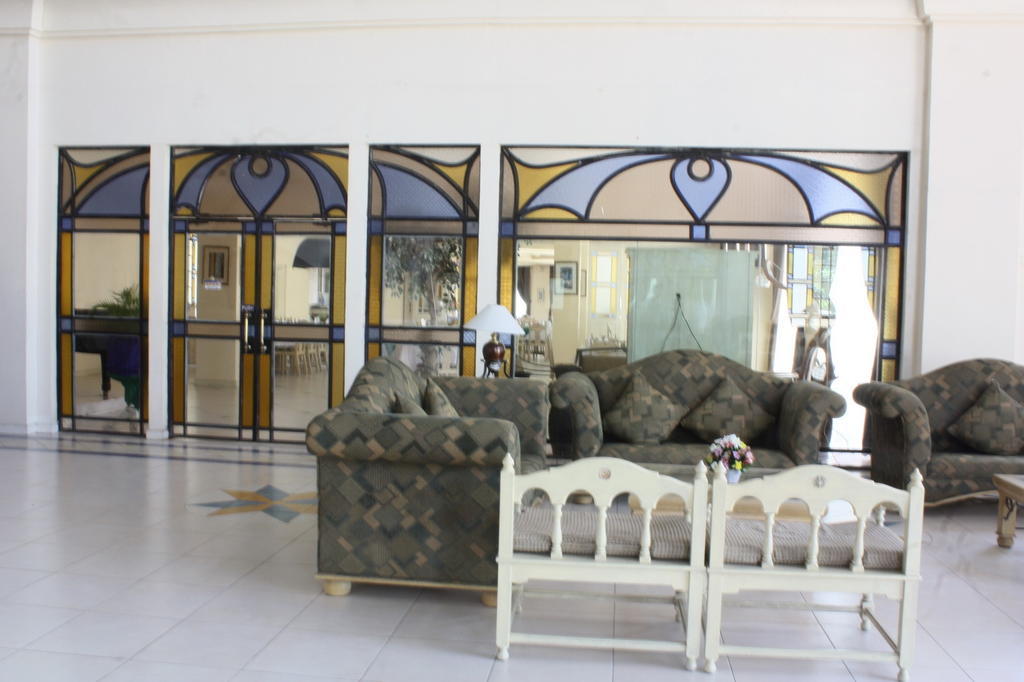 Club Morocco Resort And Country Club Subic Exterior photo