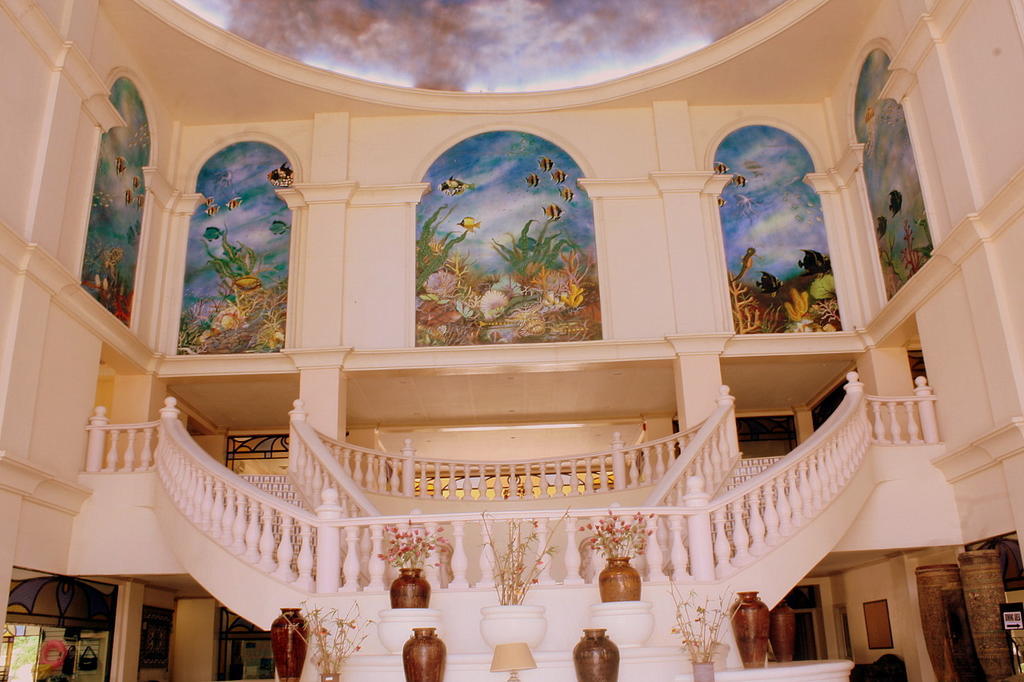 Club Morocco Resort And Country Club Subic Exterior photo