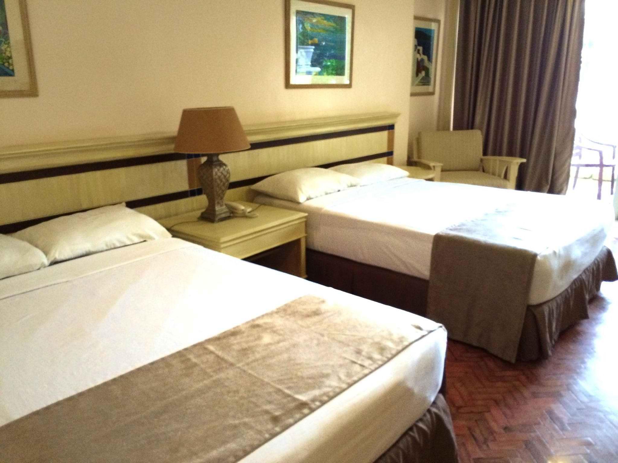 Club Morocco Resort And Country Club Subic Exterior photo