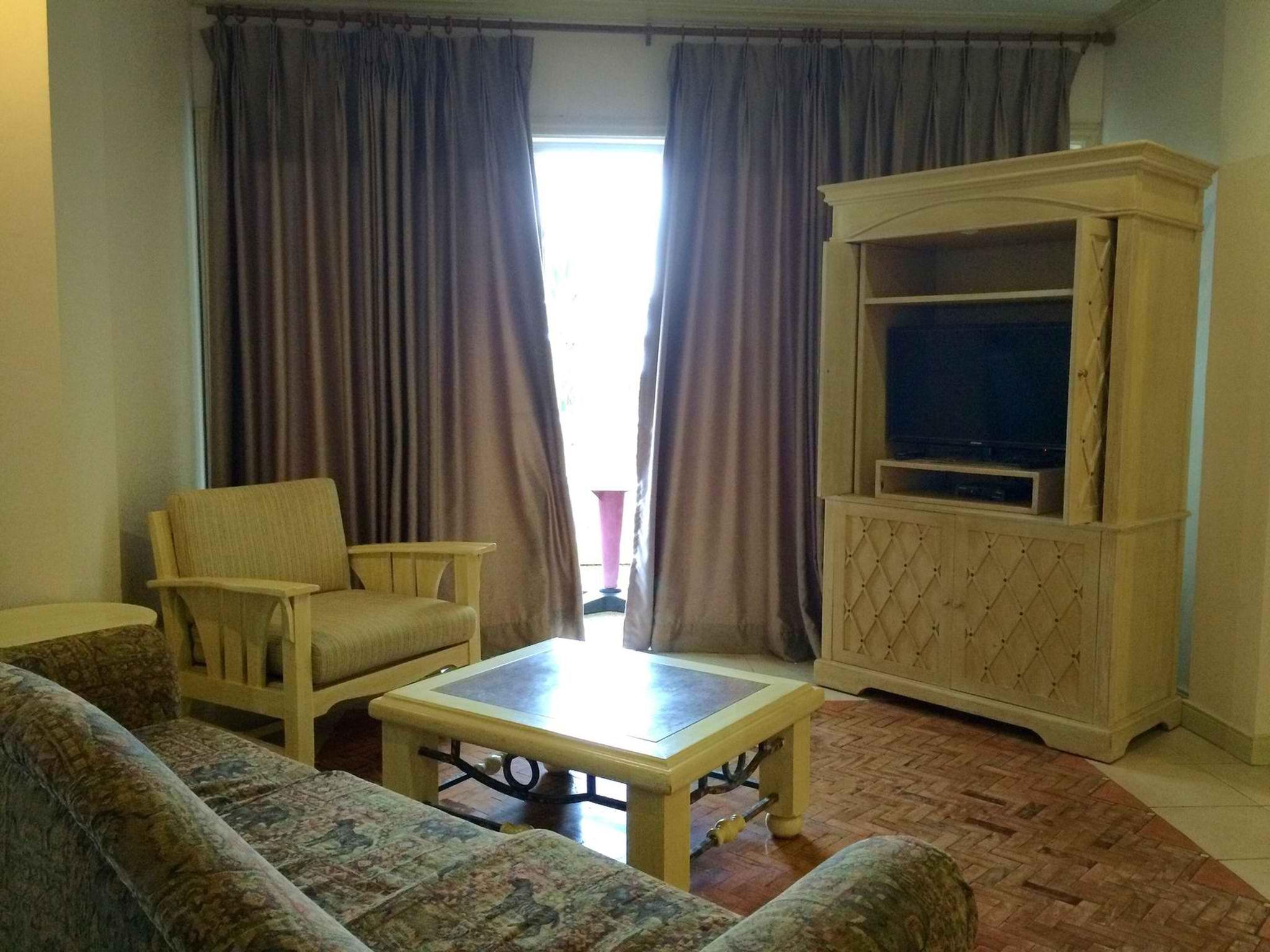 Club Morocco Resort And Country Club Subic Exterior photo
