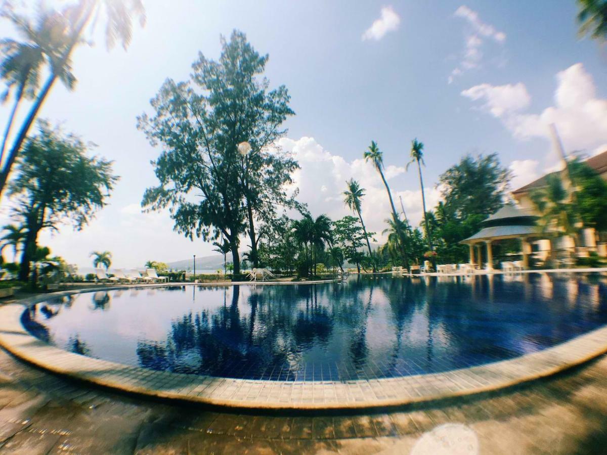 Club Morocco Resort And Country Club Subic Exterior photo