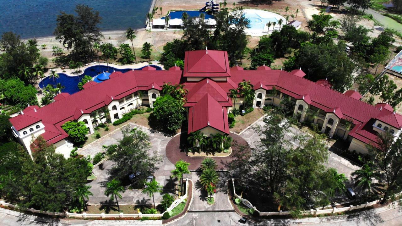 Club Morocco Resort And Country Club Subic Exterior photo