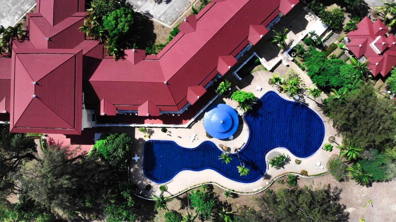 Club Morocco Resort And Country Club Subic Exterior photo