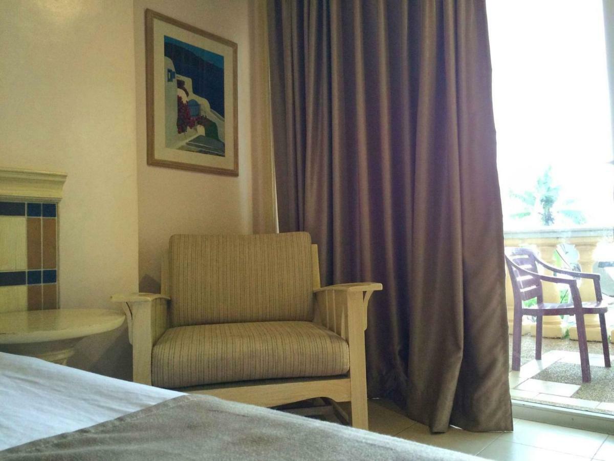 Club Morocco Resort And Country Club Subic Exterior photo
