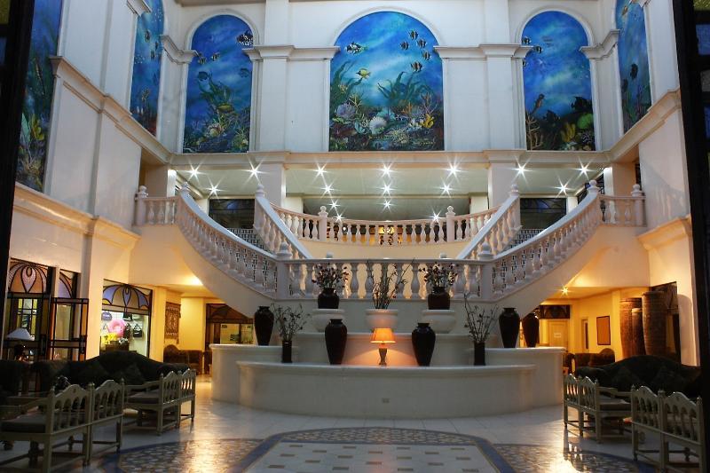 Club Morocco Resort And Country Club Subic Exterior photo