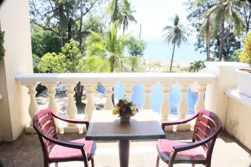 Club Morocco Resort And Country Club Subic Exterior photo